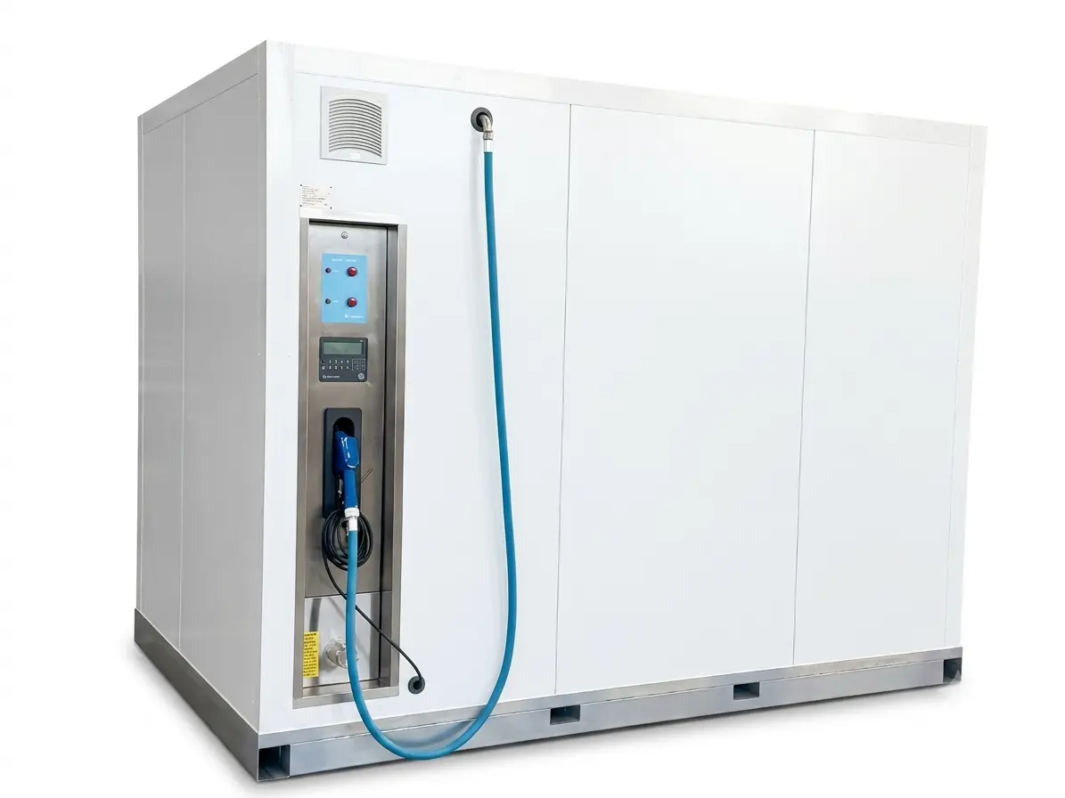 Depósito de AdBlue para consumo propio ISOTANK — tanque de acero inoxidable con dispensador integrado y panel de control para flotas y empresas