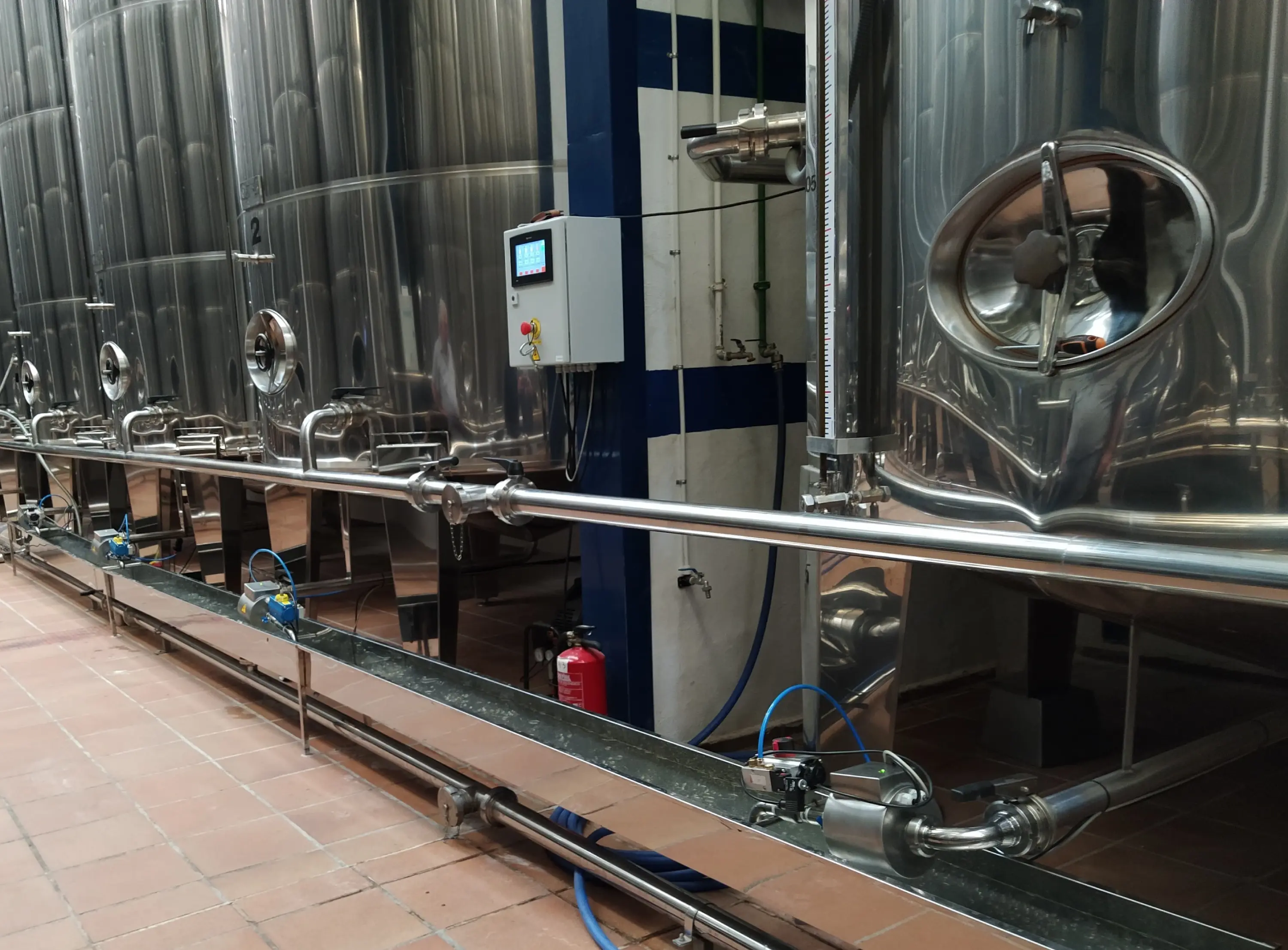 Sistema DIR DAOVE de detección automática de turbios y aceite de oliva instalado por ISOTANK Inoxidables en Lucena, Córdoba