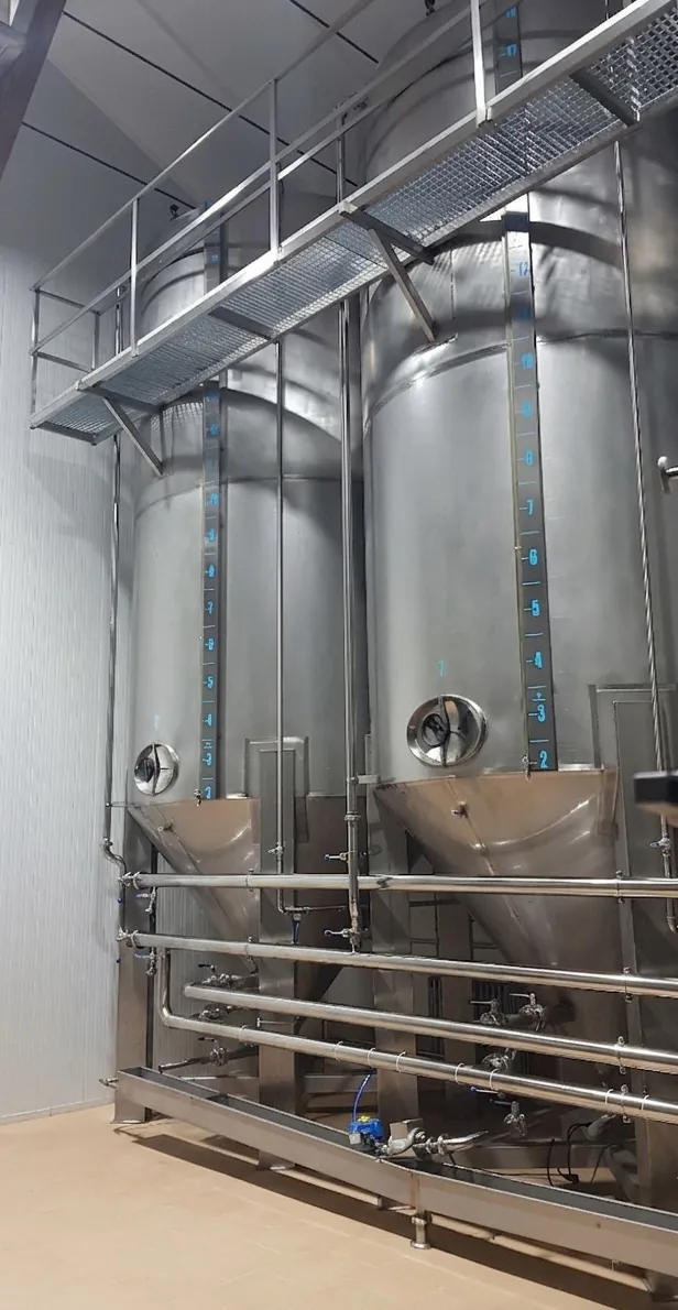 Depósito de acero inoxidable a medida ISOTANK para industria alimentaria — tanque industrial de gran capacidad para almazara o bodega